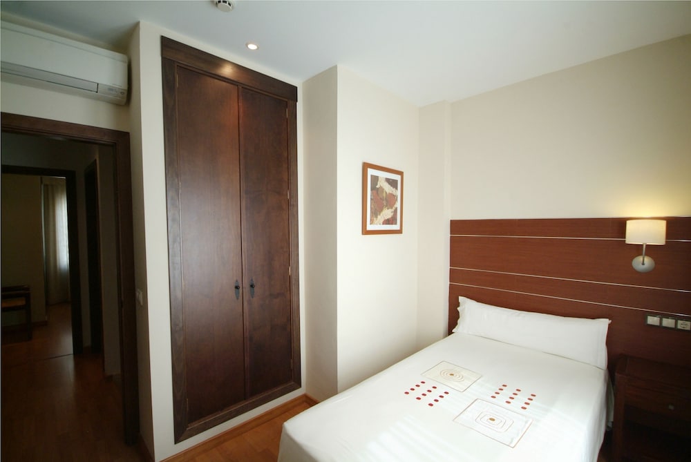 شقة بسرير مزدوج وسرير فردي بغرفتي نوم
