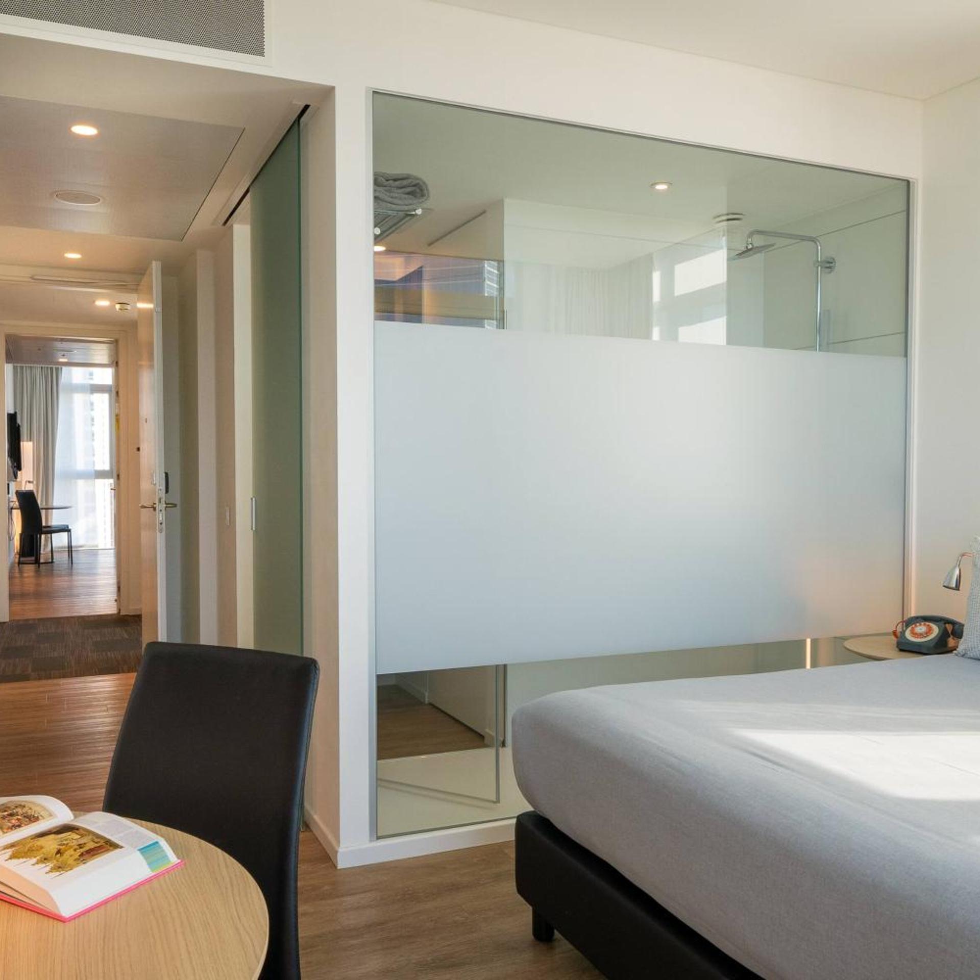 Connecting, Innside, Single Bed