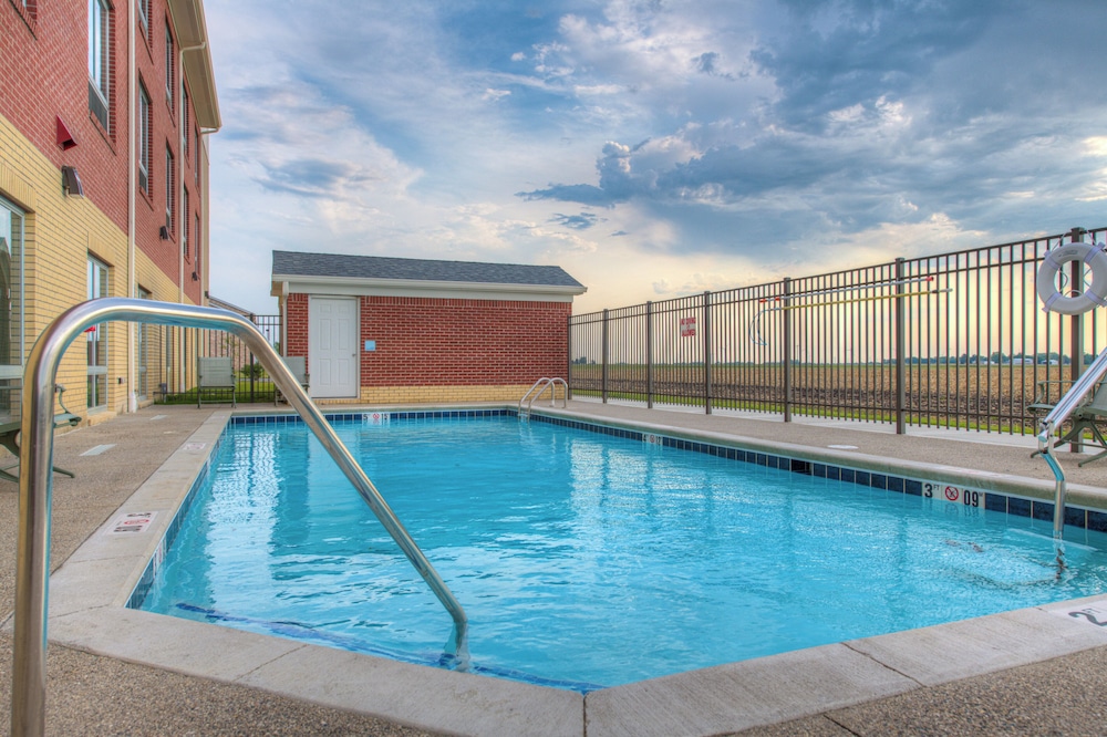 Holiday Inn Express & Suites Remington 30/49