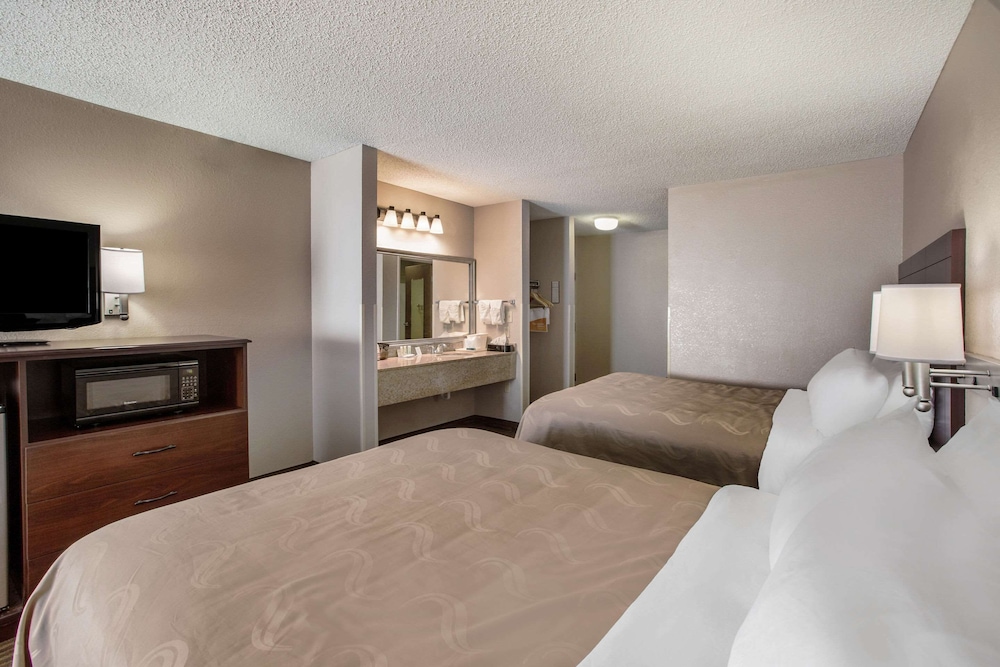 Quality Inn & Suites Lawrence - University Area 14/39
