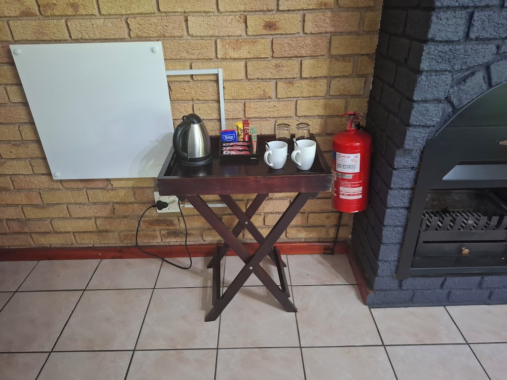 Airport Game Lodge 6/81