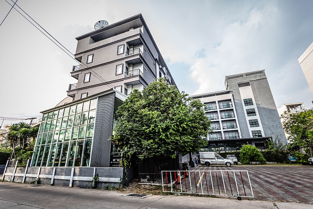 Embryo Hotel 70/76