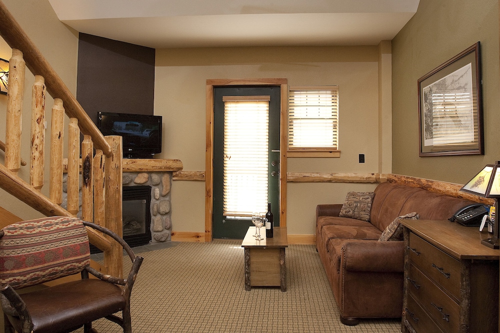 Hope Lake Lodge Indoor Waterpark 29/50