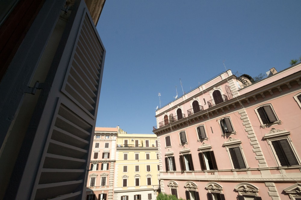 Vantaggio Suites & Apartments photo1