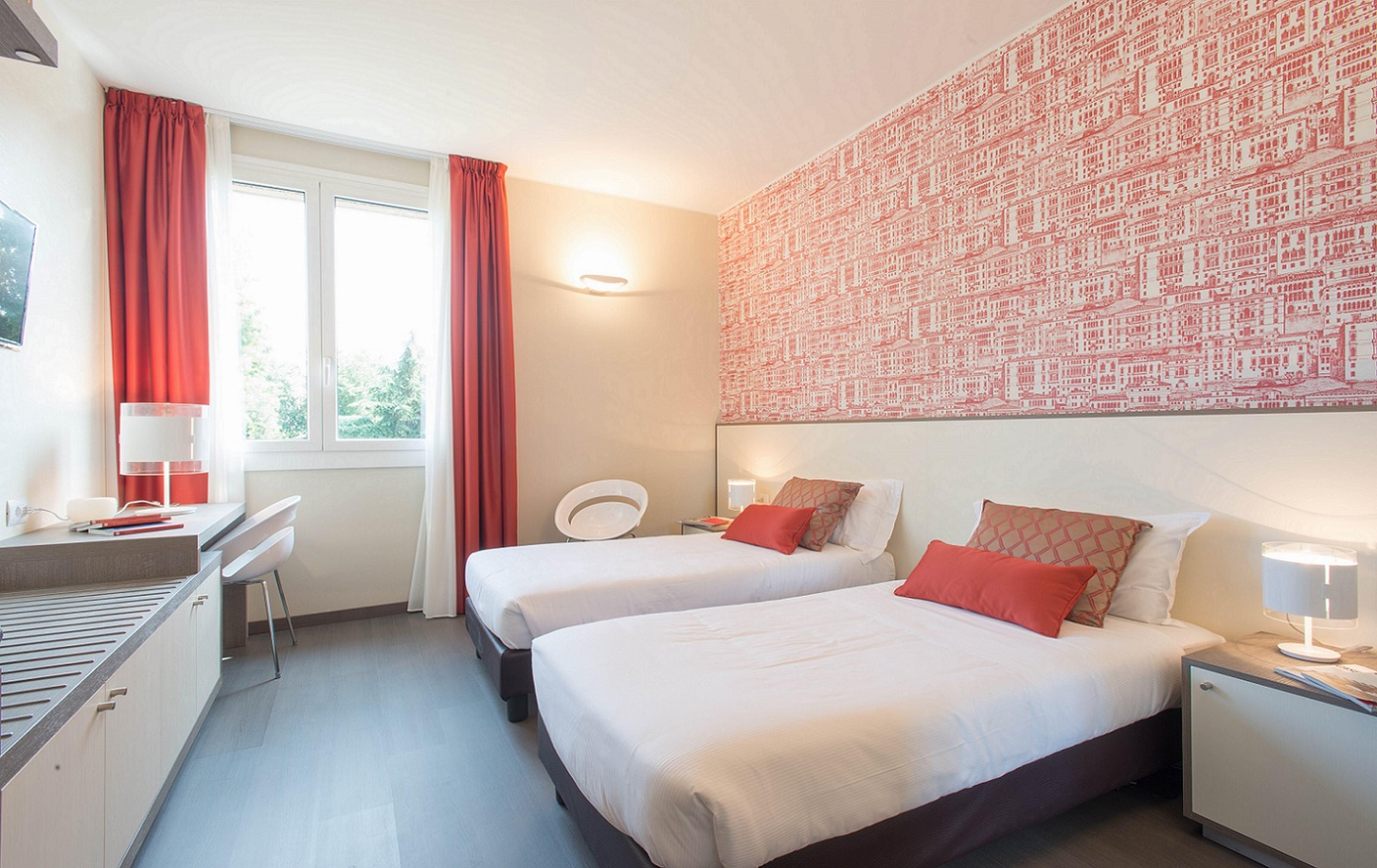 Superior, Twin Beds