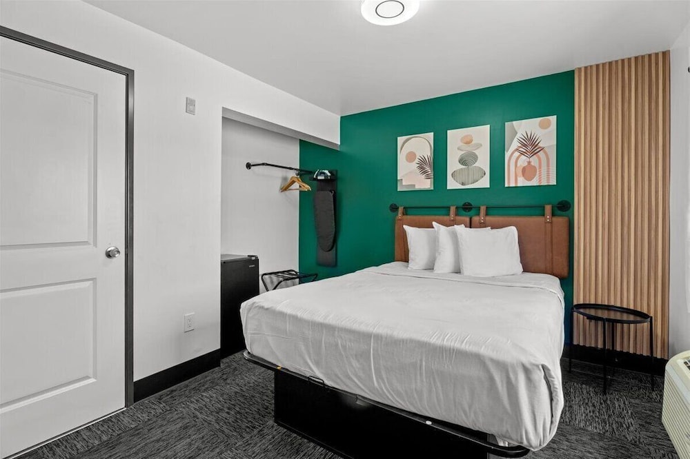 Hollywood Le Bon Hotel 24/50