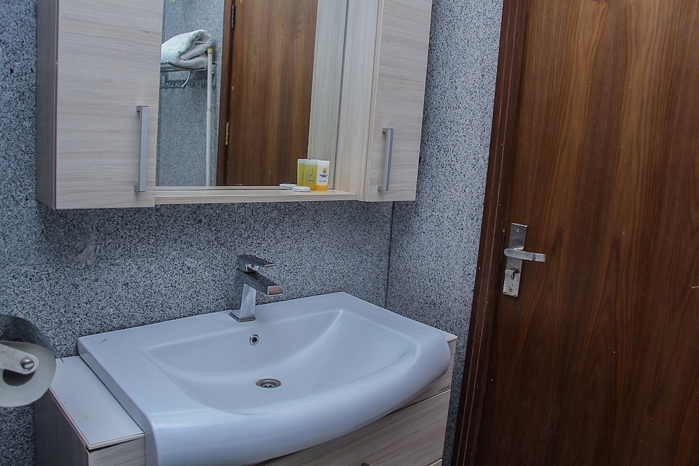Banex Hotel And Suites 44/50