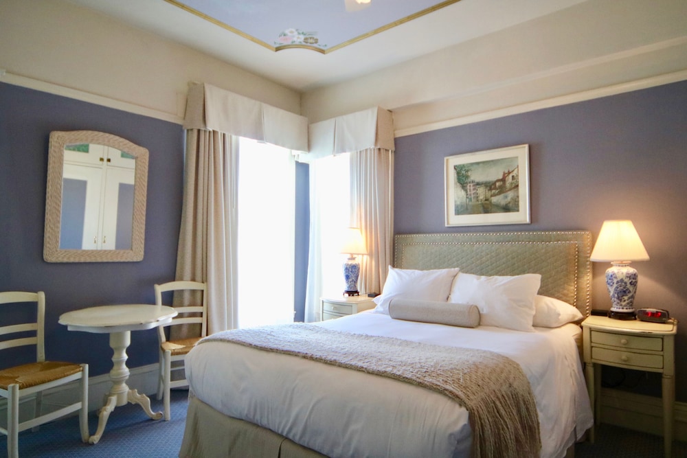 Cornell Hotel de France 18/38