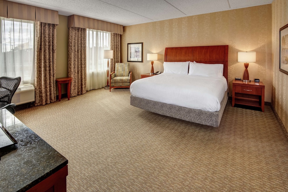 Hilton Garden Inn Lakewood 9/52