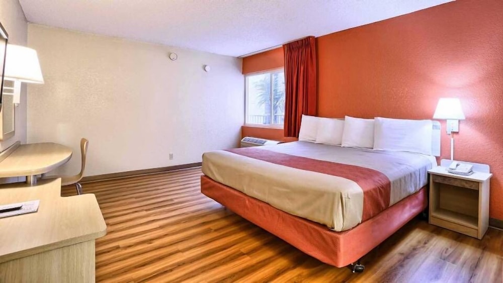 STANDARD, KING BED