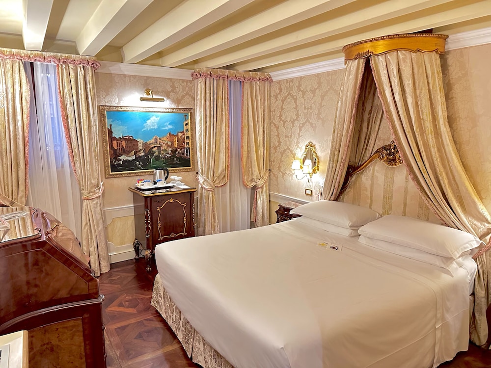 ROOM, DOUBLE BED, ANNEX, GROUND FLOOR
