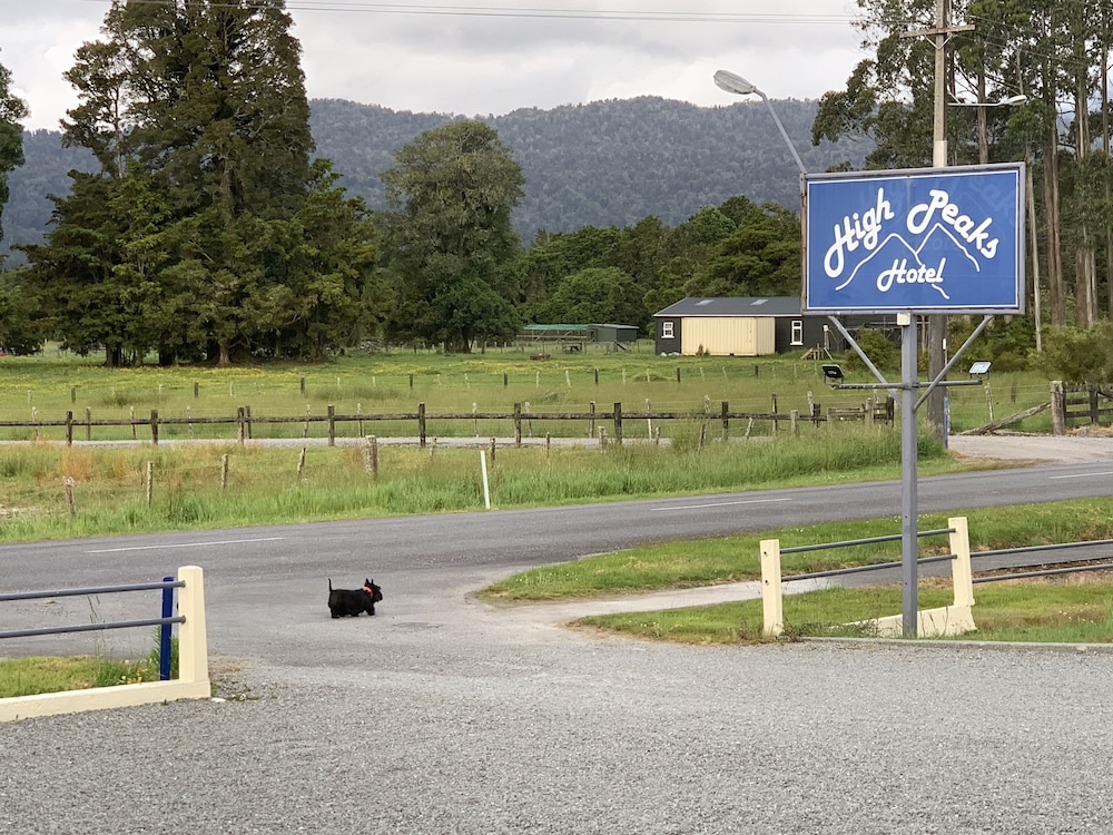 High Peaks Hotel 34/63