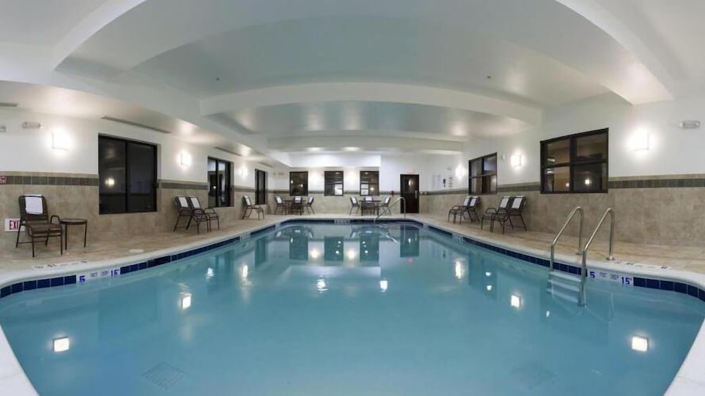 Holiday Inn Express & Suites Syracuse North - Airport Area 3/68