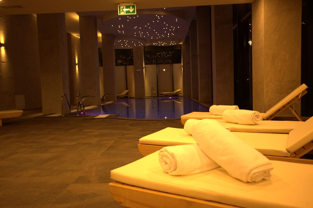 Malak Regency Hotel 44/72