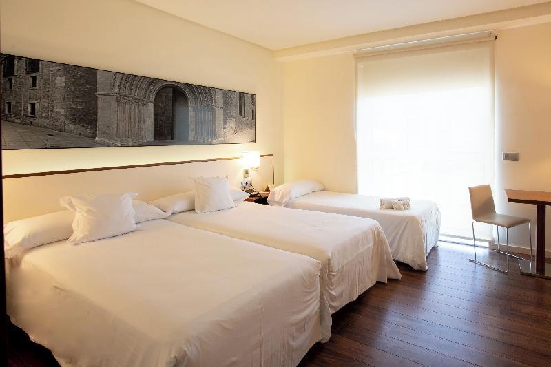 Standard, Triple, 1 Queen and 1 Single Bed