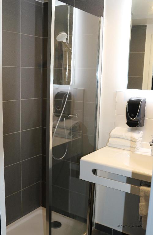 Private, Mixed Dorm, 6 Beds