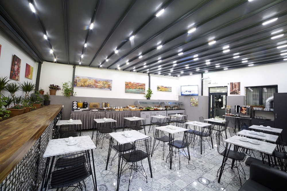Almina Inn Hotel 42/50