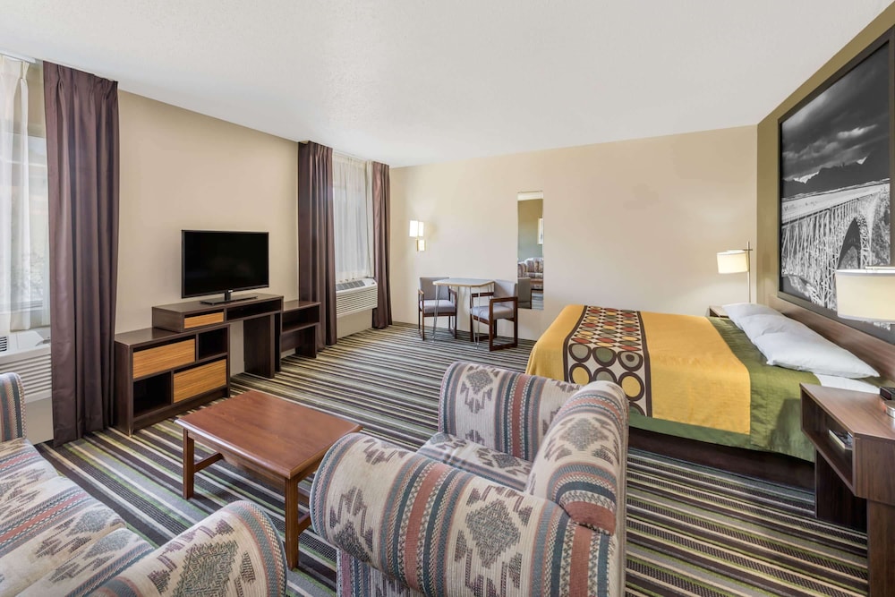Super 8 By Wyndham Roswell 24/34