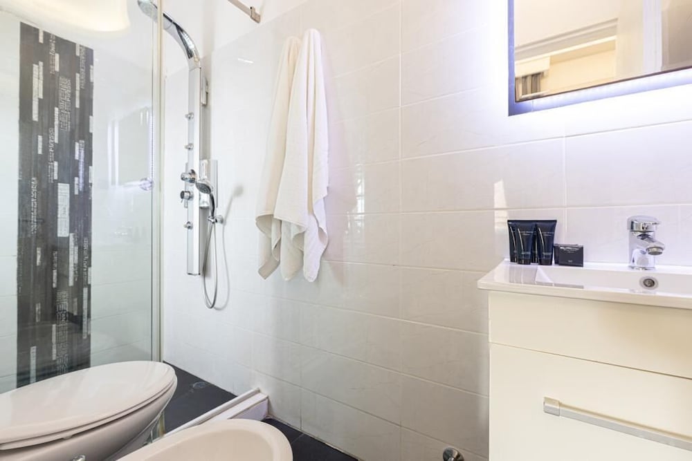 Spagna Boutique Luxury Suites 61/68