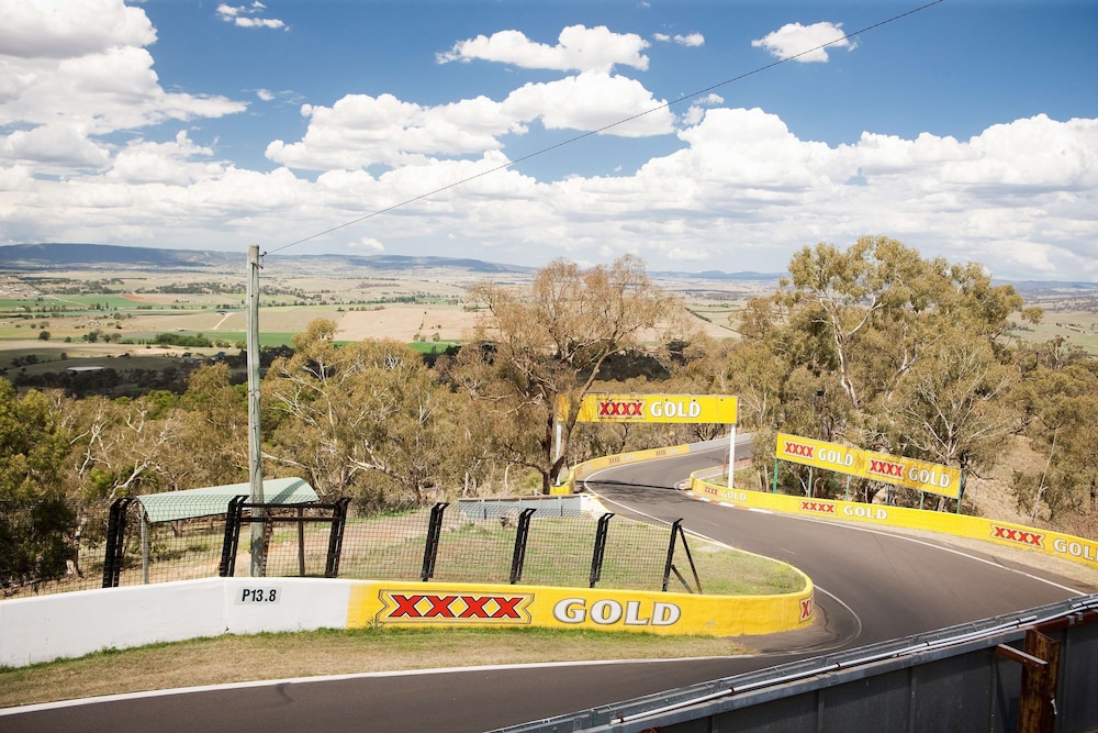 Rydges Mount Panorama Bathurst 61/66
