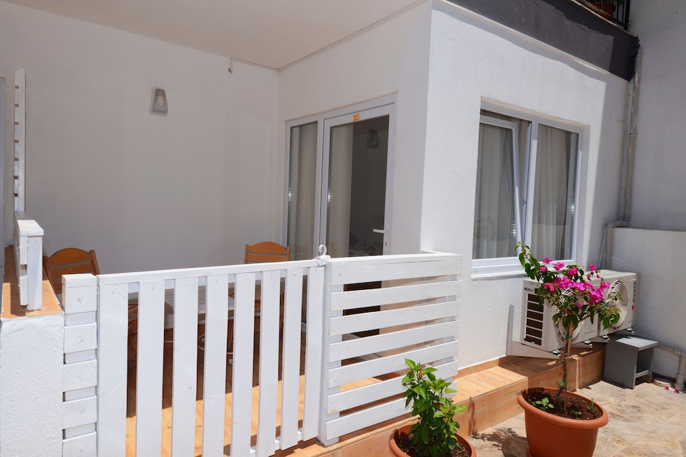 Neruda Pension 5/43