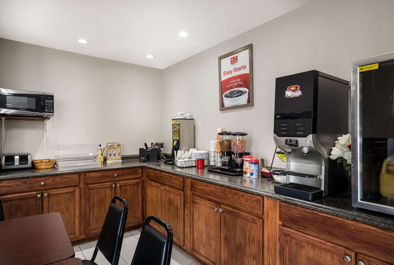 Econo Lodge Inn & Suites Canandaigua - Fingers Lake Area 32/37