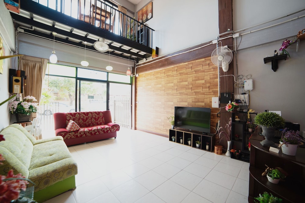 OYO 465 Krung Kao Traveller Lodge 30/37