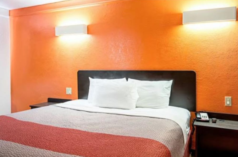 Days Inn & Suites by Wyndham Texas City 18/52