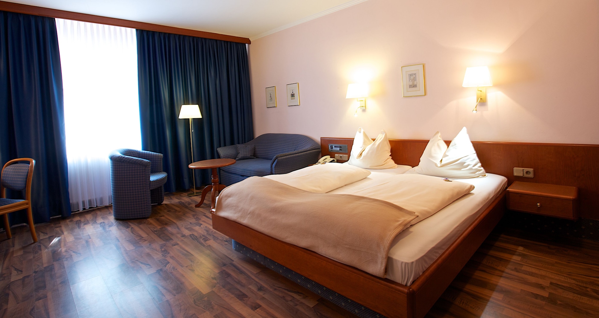ROOM, DOUBLE BED