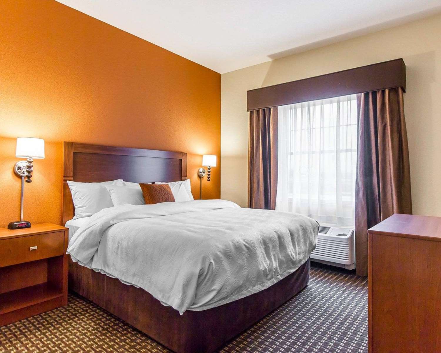 Efficiency, King Bed, Accessible