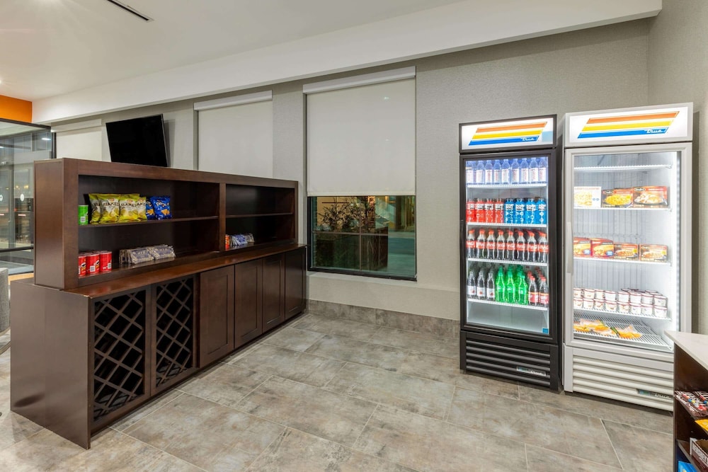 La Quinta Inn & Suites by Wyndham Frisco 13/39