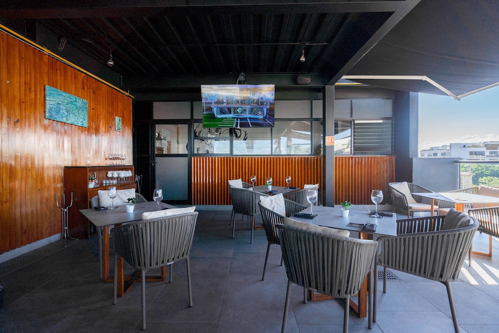 IT Boutique Hotel and Restaurant 64/73