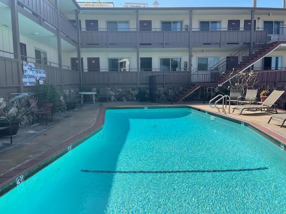 Seahorse Inn (CA) 8/18