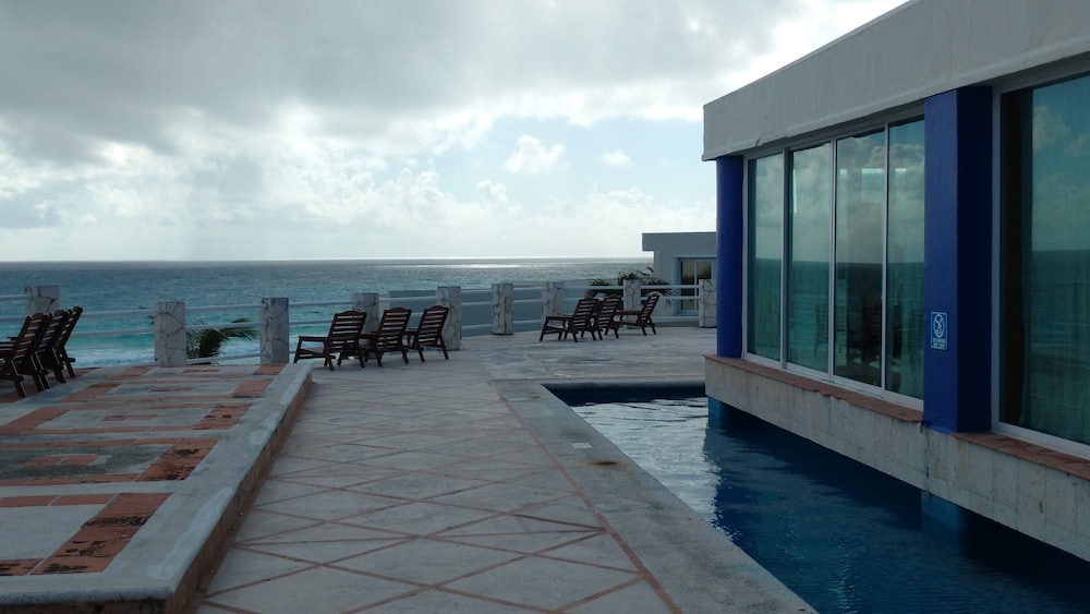 swimming pool spa