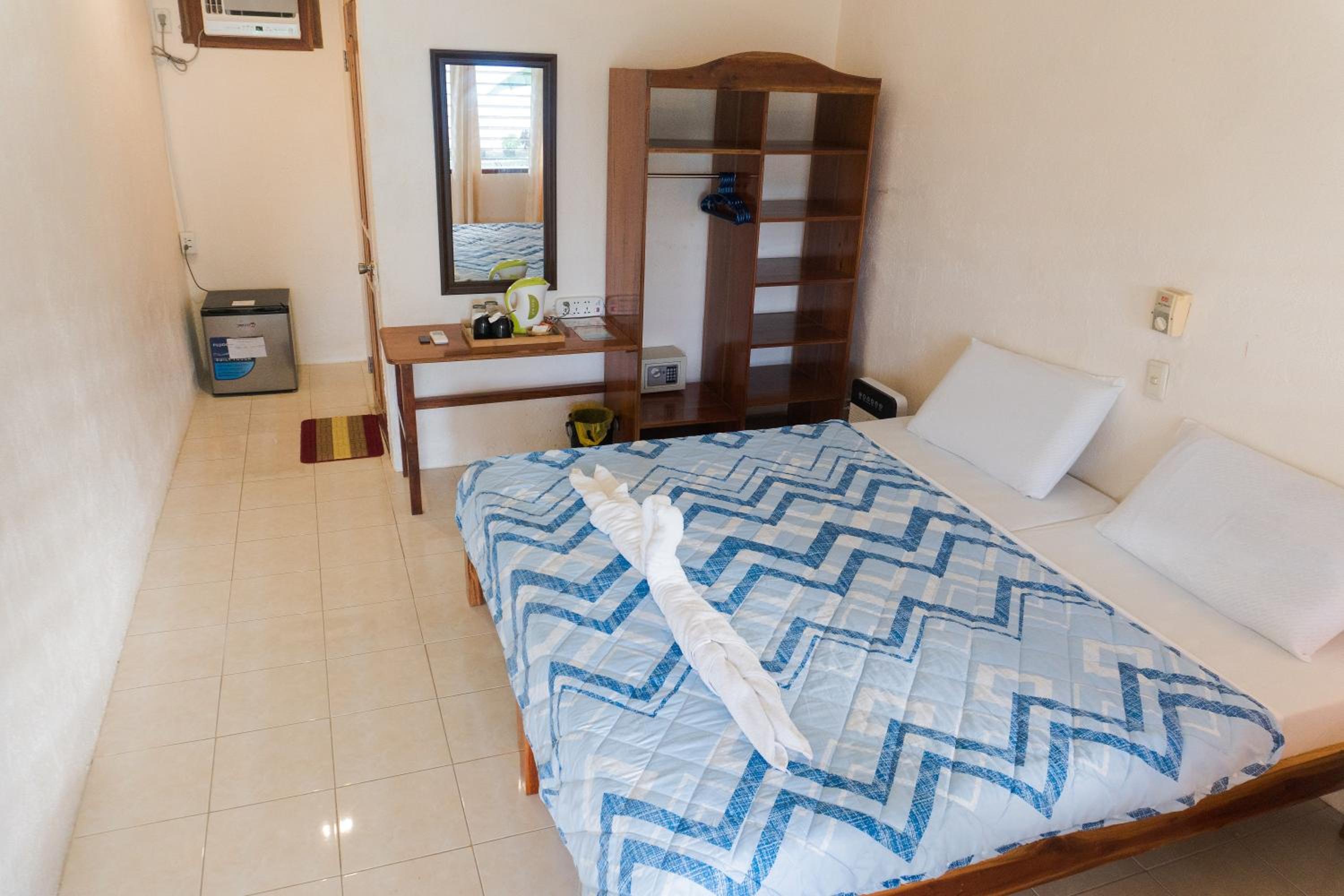 غرفة بسريرين منفصلين بإطلالة على الحديقة، Quo Vadis Dive Resort 3/3