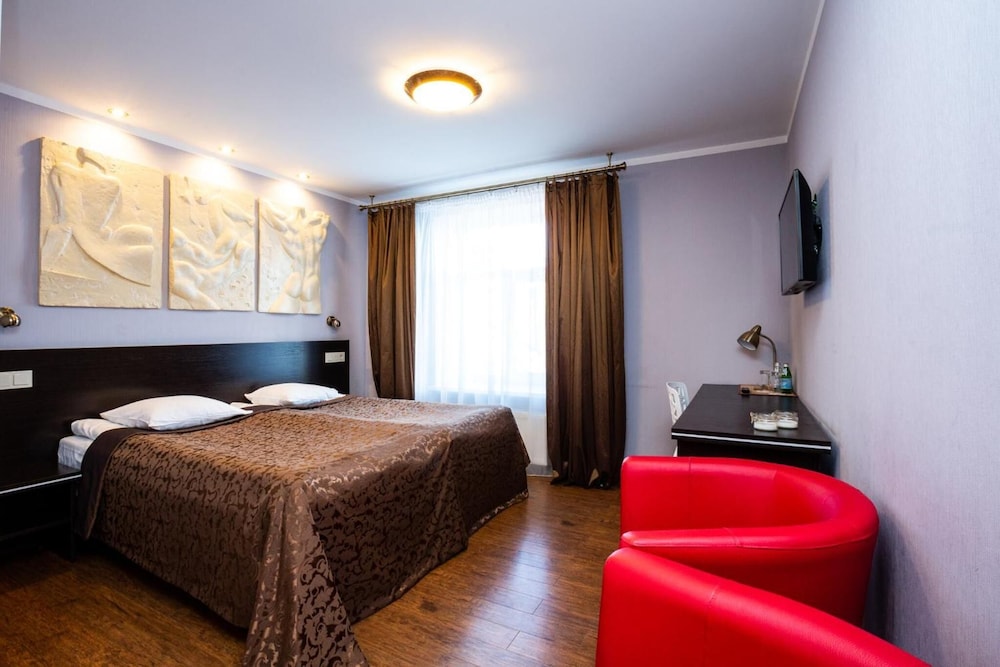 Primo Hotel 12/69