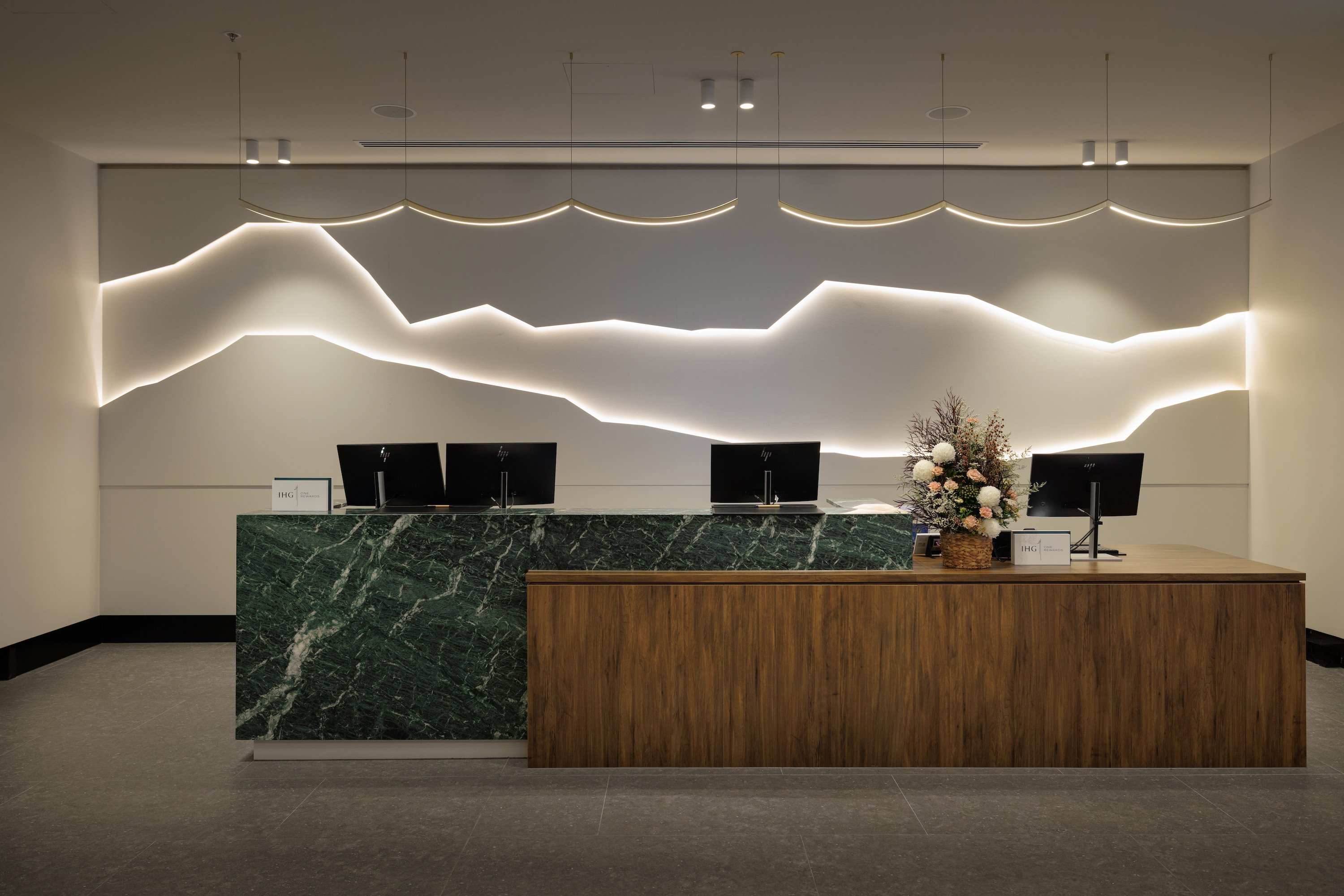 Crowne Plaza Adelaide Mawson Lakes 9/50