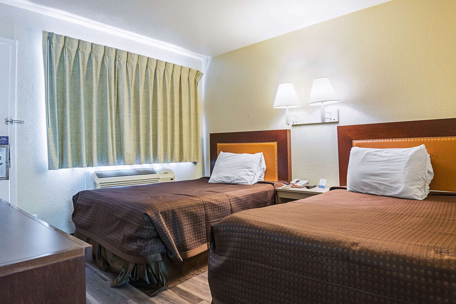 ROOM, 2 DOUBLE BEDS