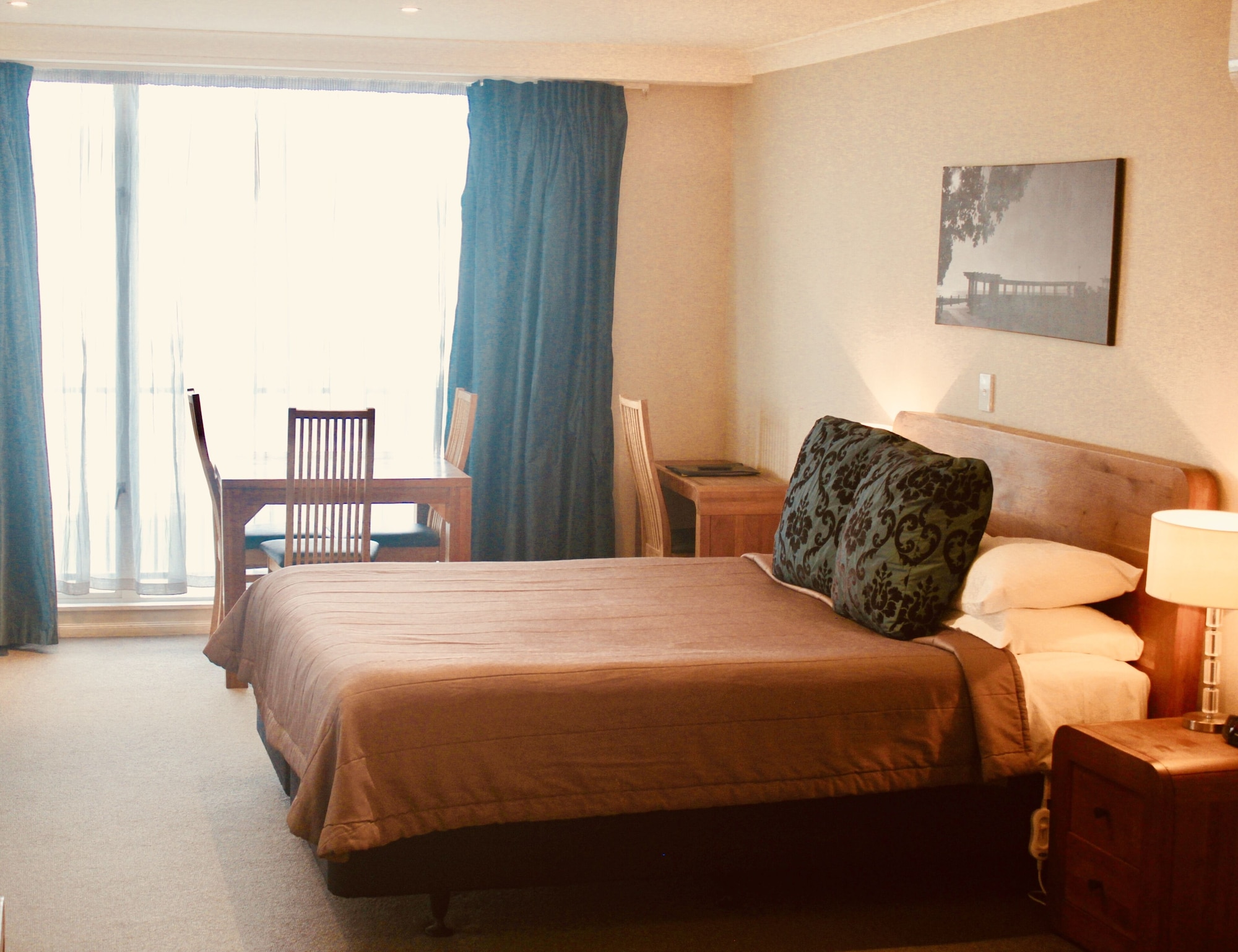 Executive, Suite, Queen Bed, Partial View, Sofa