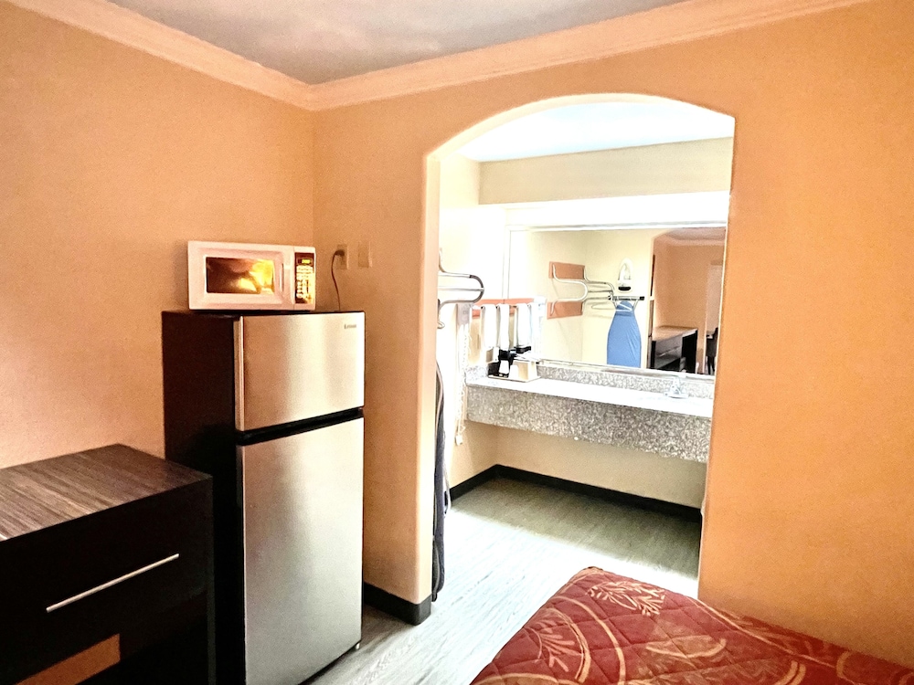 Luxury Inn & Suites Liberty 17/65