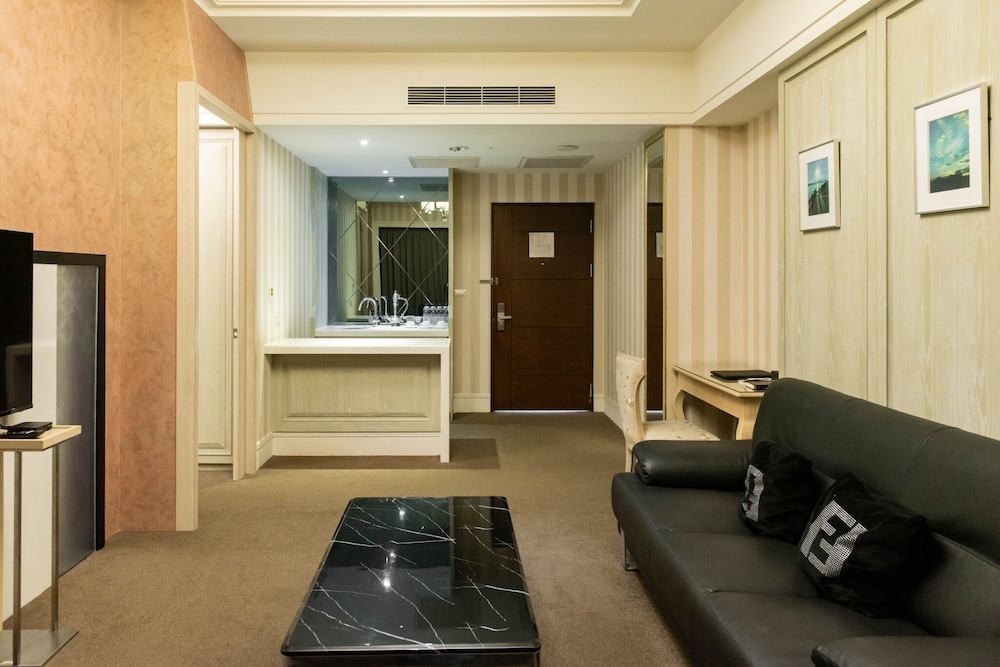 Renyi Lake Hotel 31/51