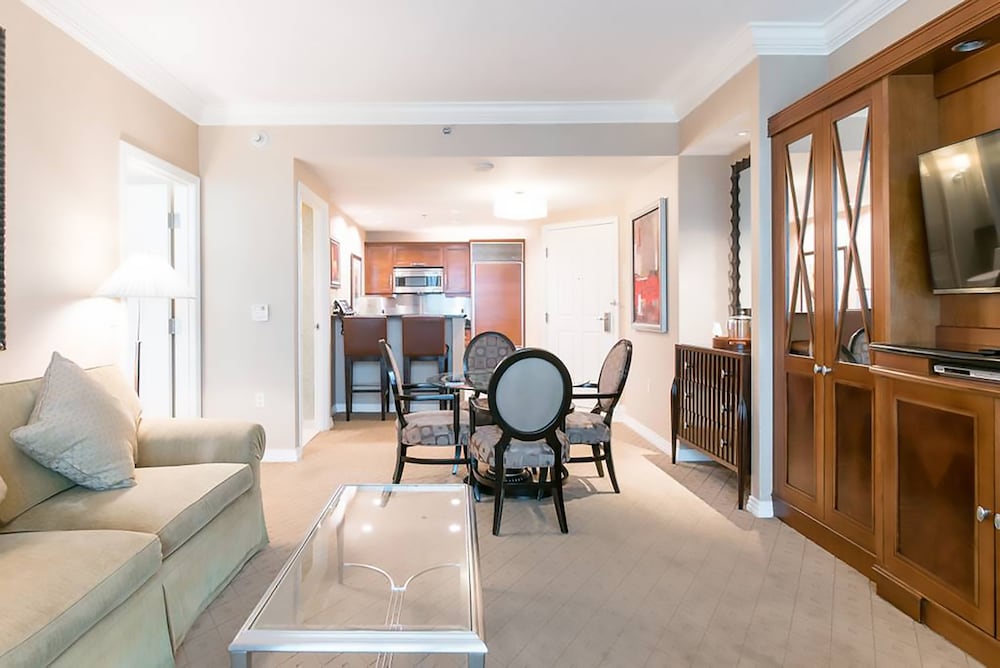 Signature Affordable Luxury Hotel 10/24