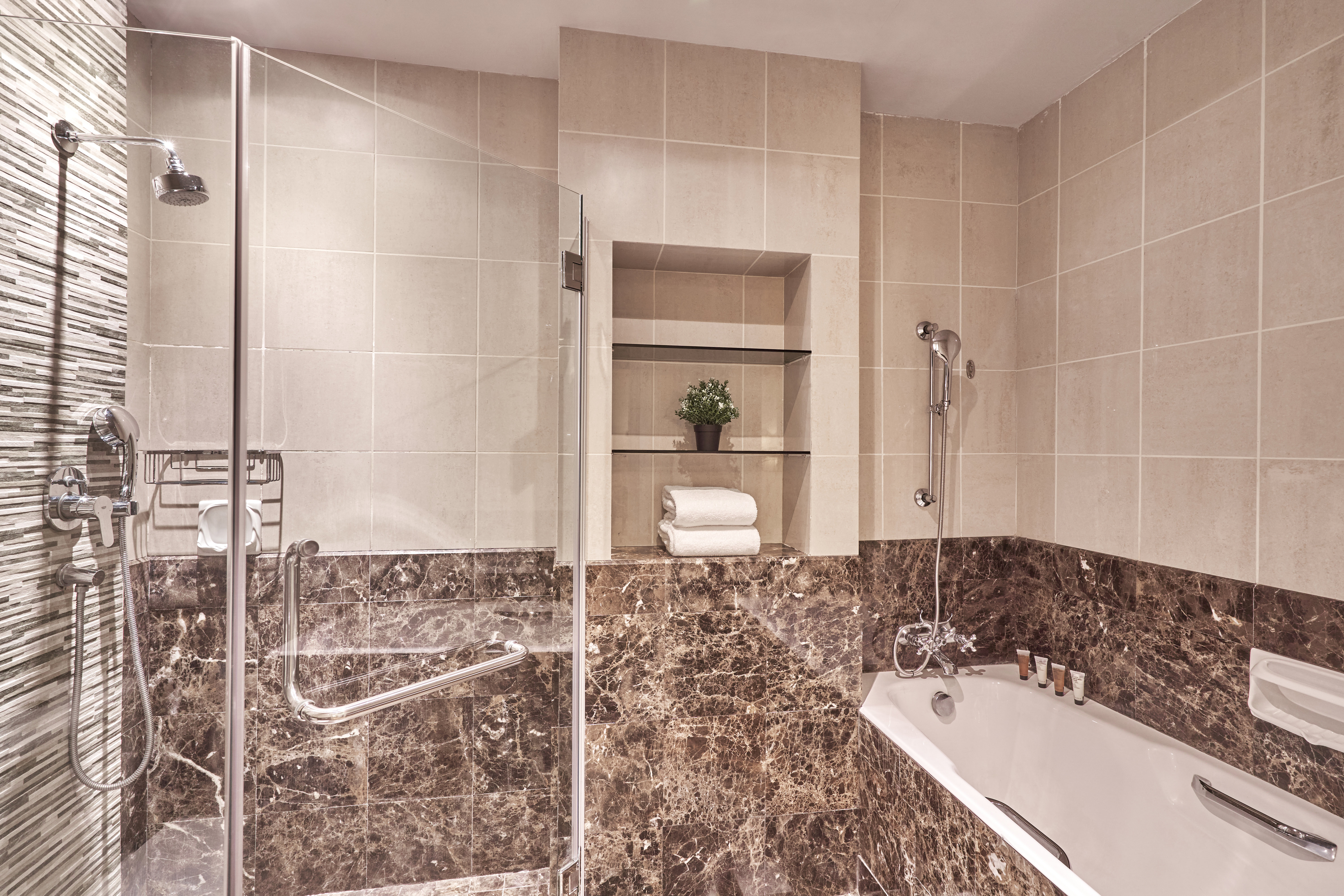 Adina Serviced Apartments Singapore Orchard (Ex-Regency House) 65/71