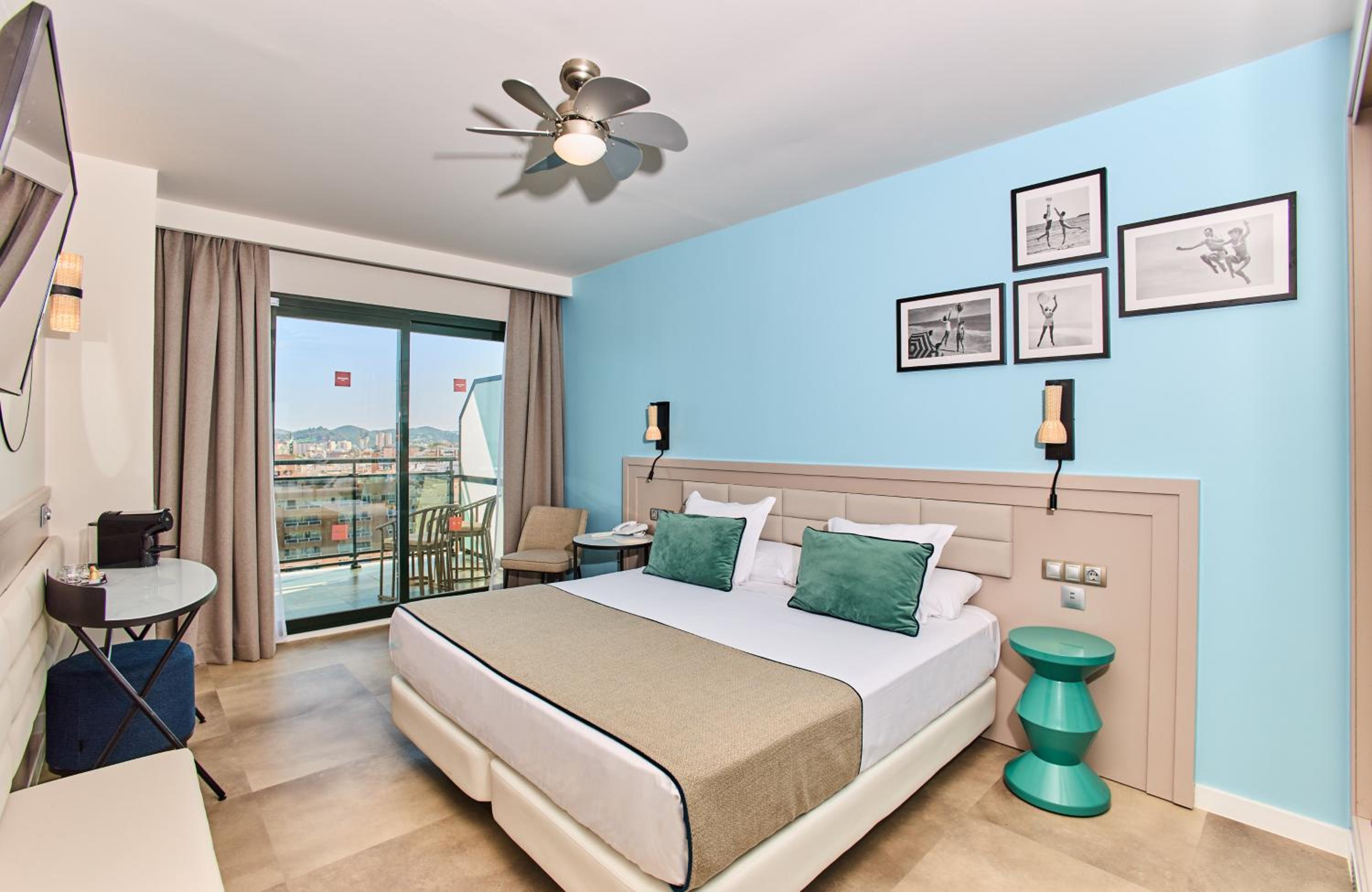 Superior, Twin Beds, Side Sea View