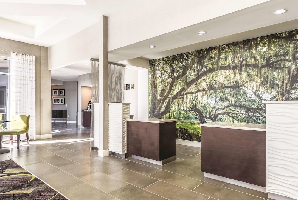 La Quinta Inn & Suites by Wyndham Alexandria Airport 7/48