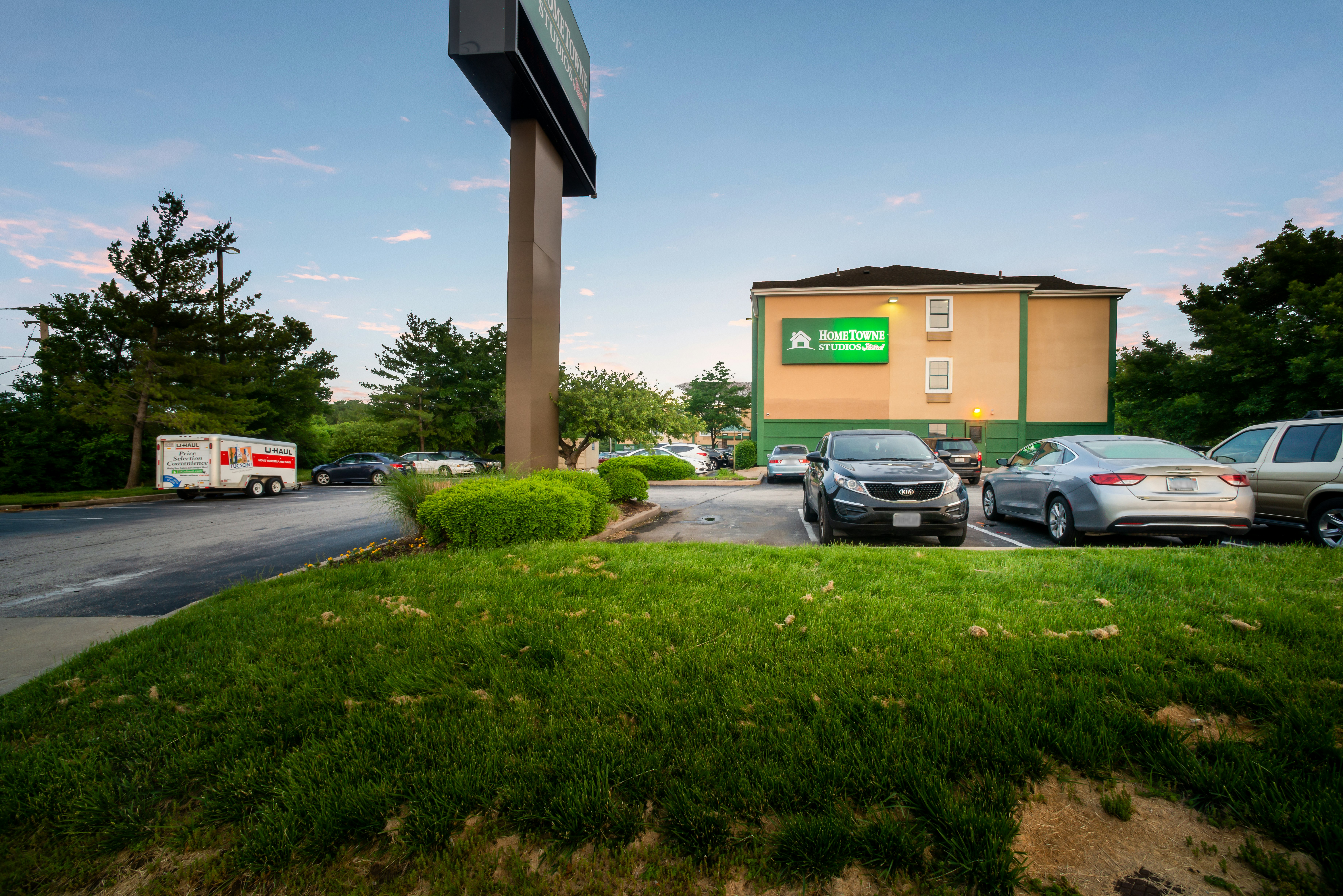 HomeTowne Studios by Red Roof St. Louis - Airport/ N Lindbergh 9/10