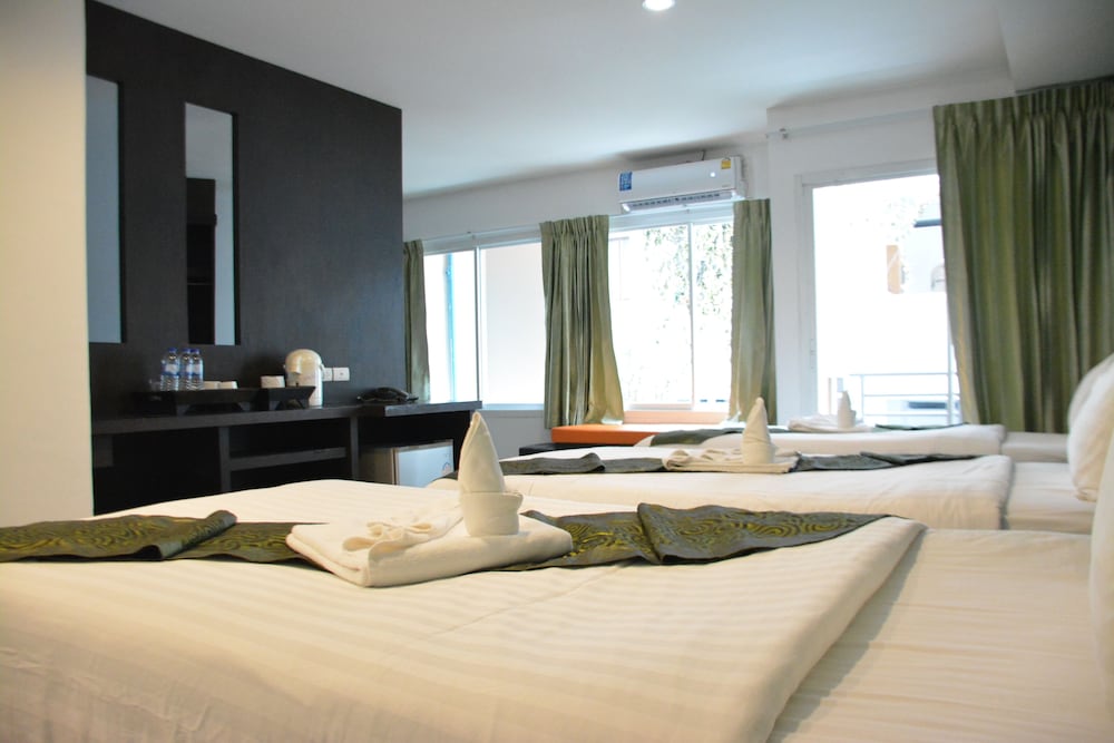 Zephyr Grand Hotel 33/63