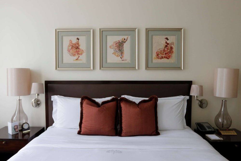 Raffles Makati 29/50