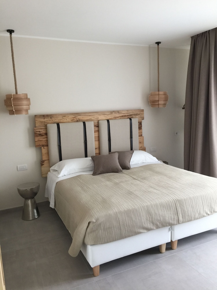 1 BEDROOM, DELUXE