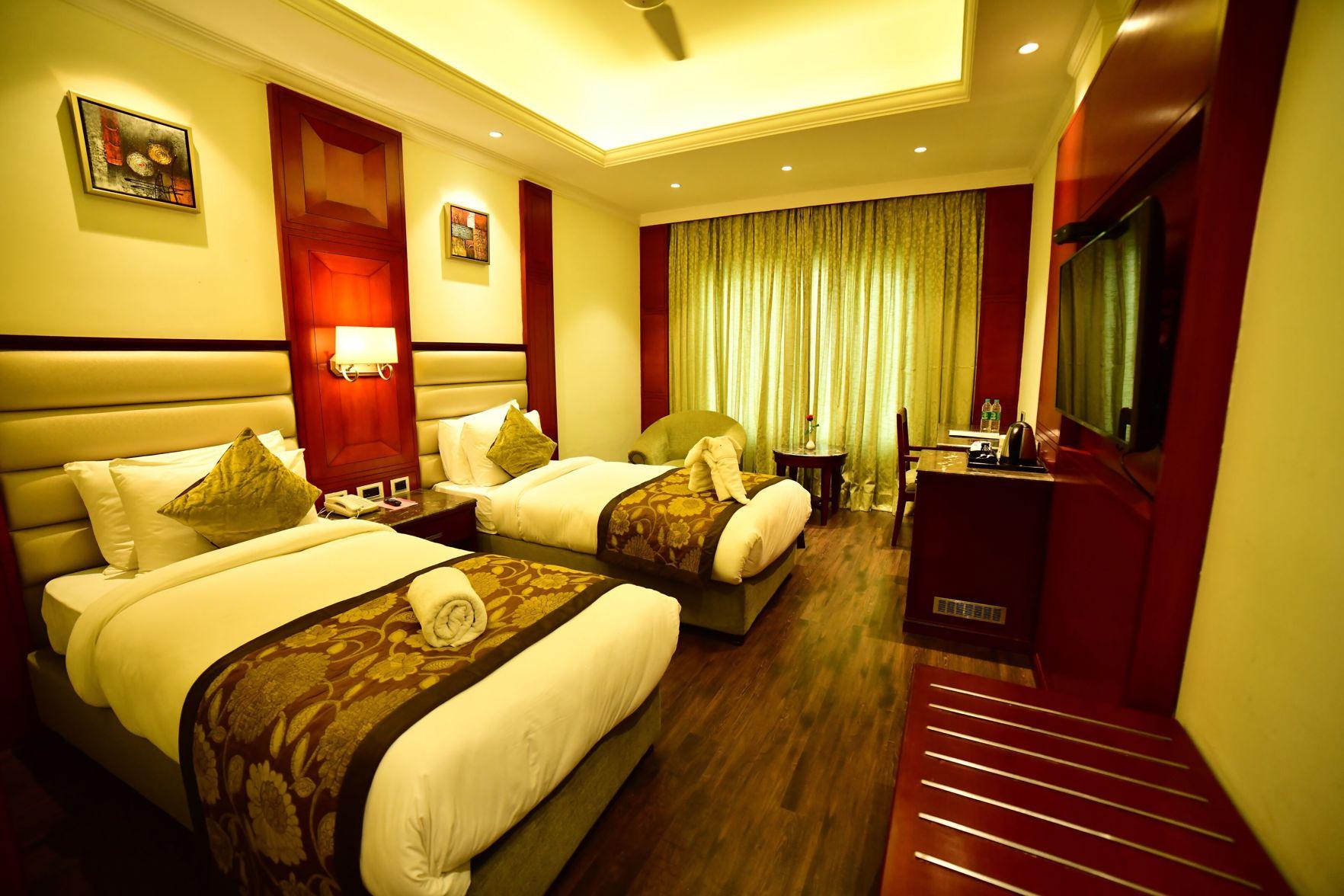 Hotel Milan Palace 11/20